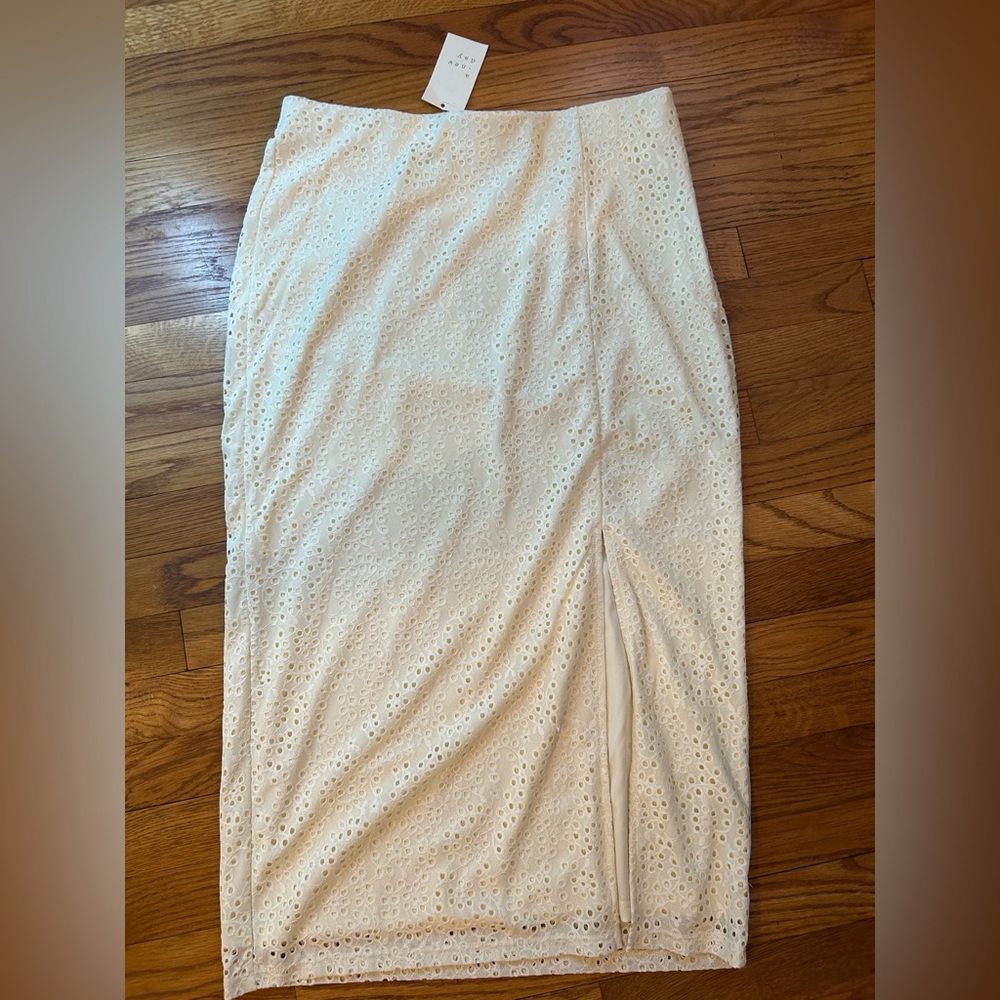 A New Day Cream Eyelet Pencil Skirt size 10 nwt